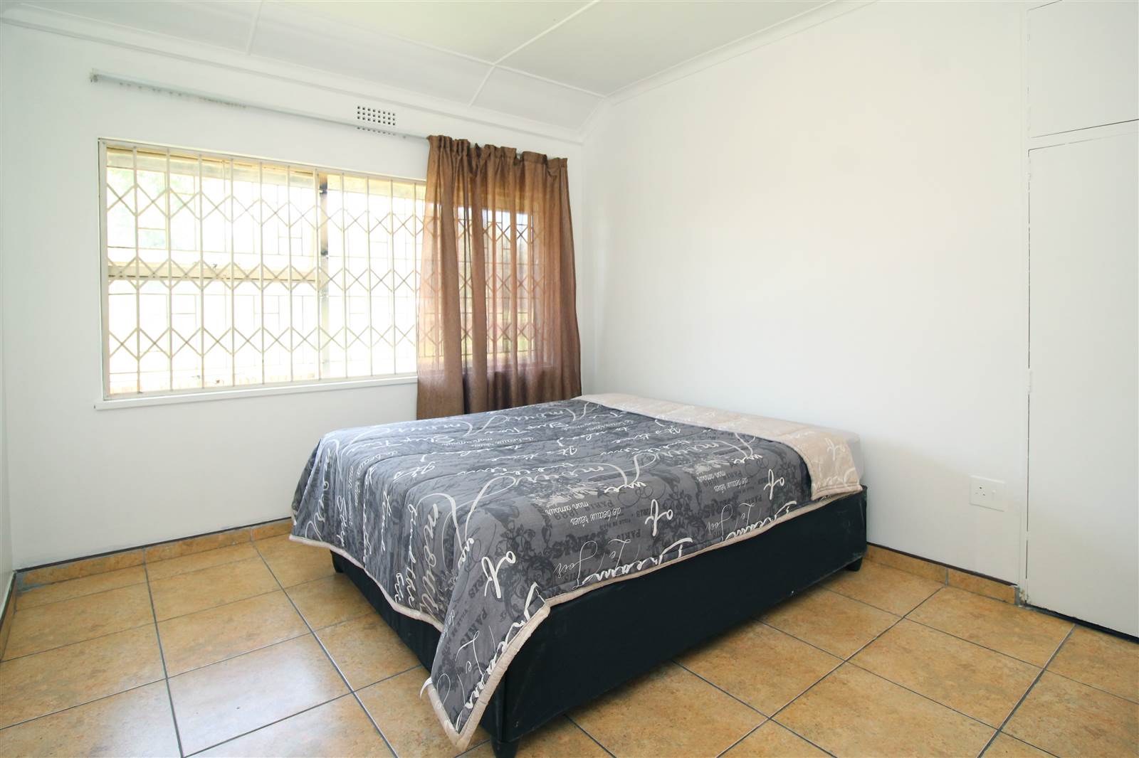 4 Bed House in Corlett Gardens photo number 19