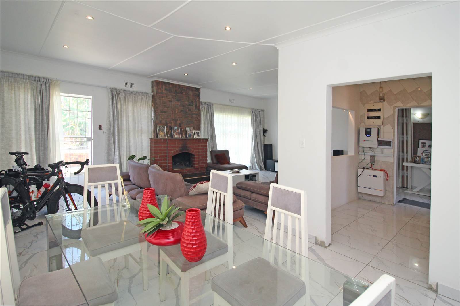 4 Bed House in Corlett Gardens photo number 9