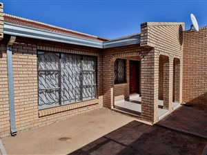 3 Bed House in Klipfontein View