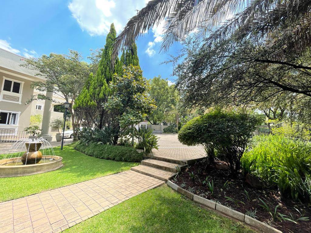 700  m² Commercial space in Rosebank photo number 2