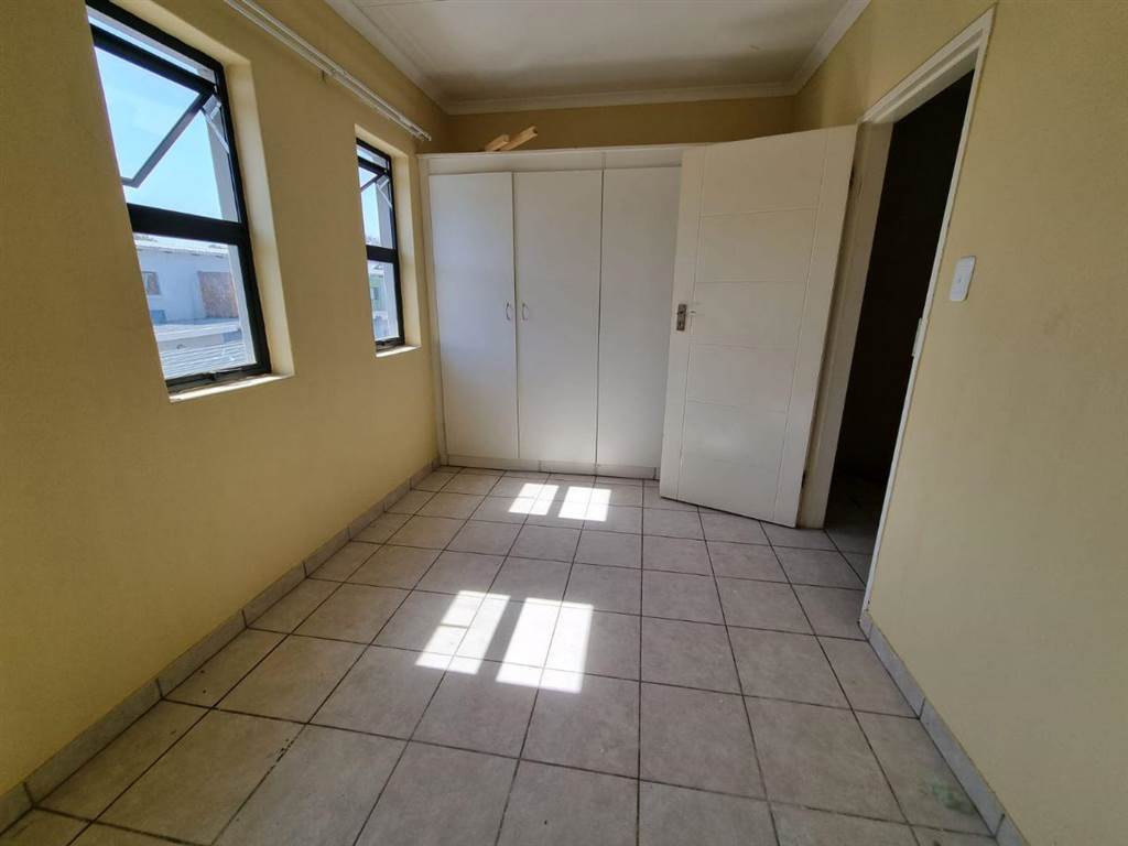 2 Bed Duplex in Pretoria North photo number 15