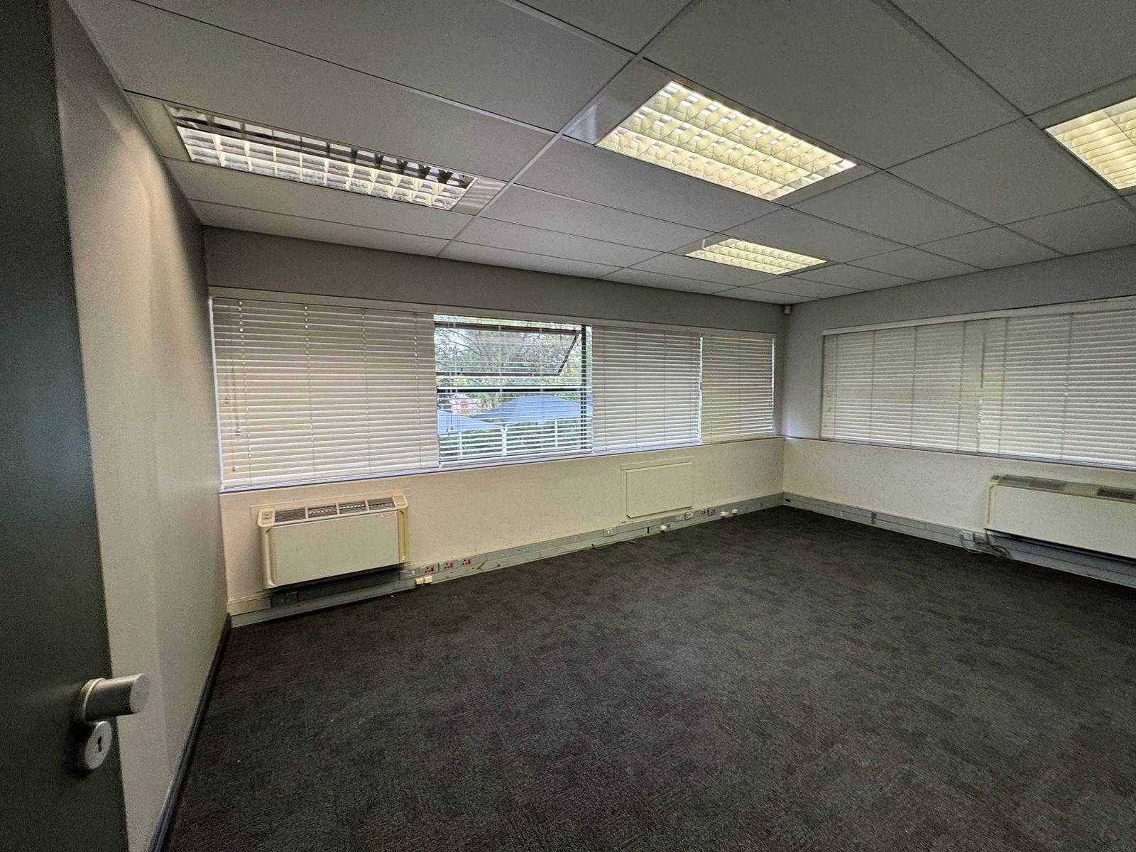 143  m² Commercial space in Sandown photo number 24