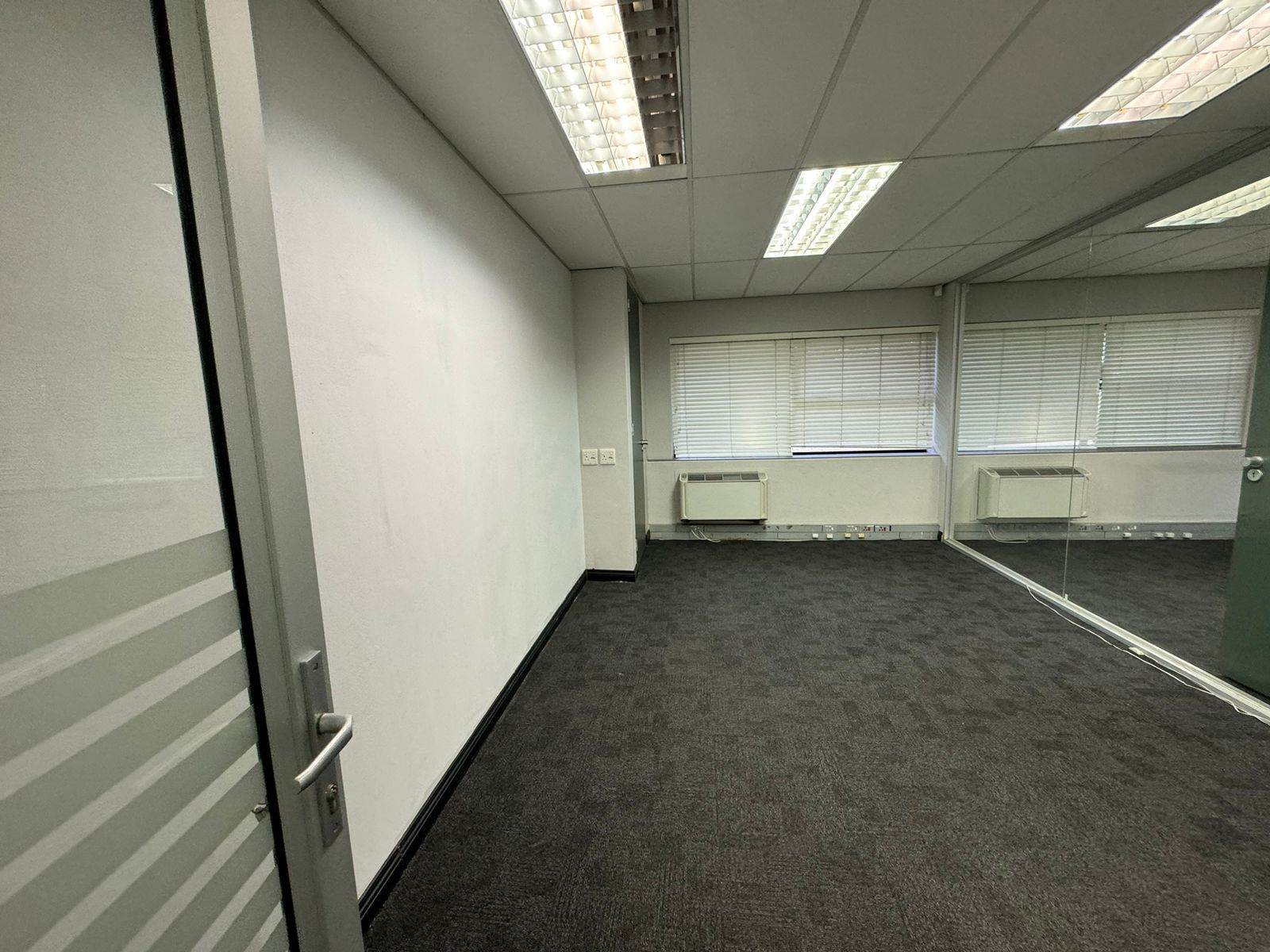 143  m² Commercial space in Sandown photo number 21