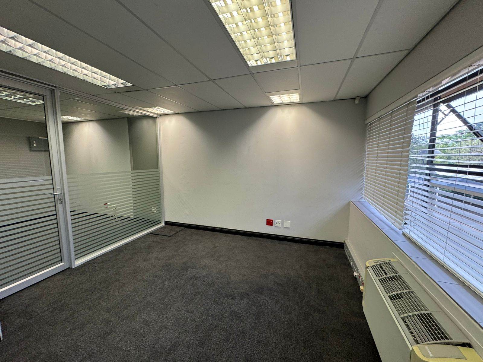 143  m² Commercial space in Sandown photo number 17
