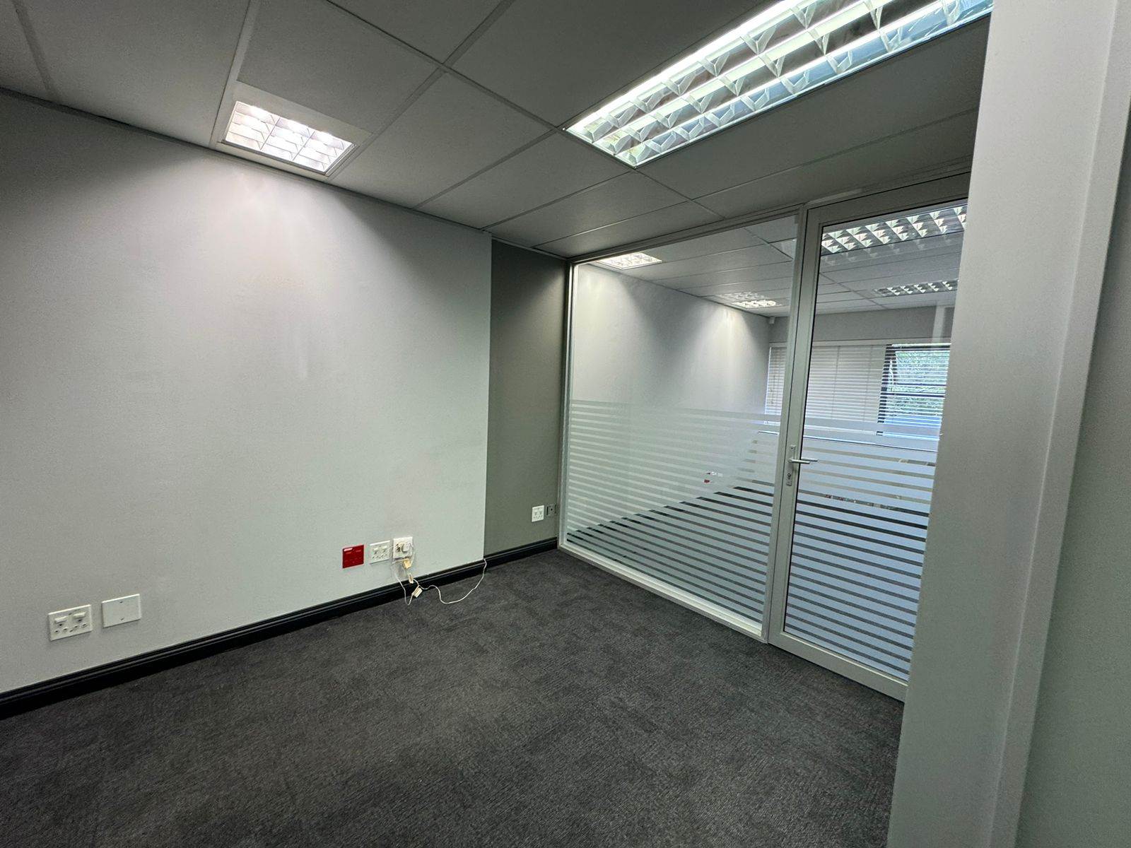 143  m² Commercial space in Sandown photo number 26