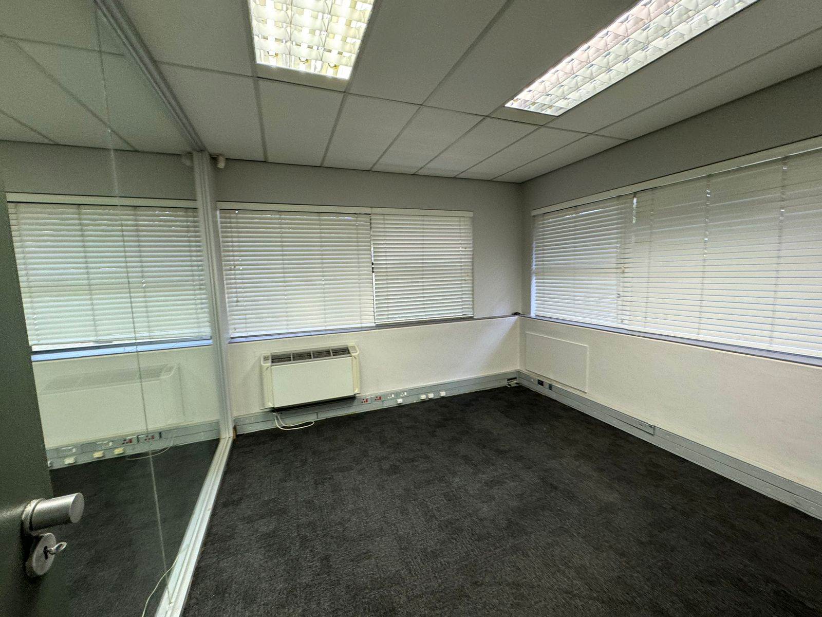 143  m² Commercial space in Sandown photo number 30