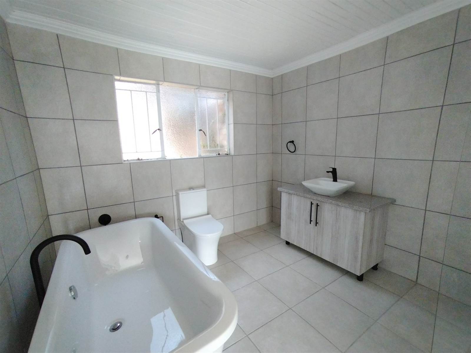 5 Bed House in Sonheuwel photo number 16