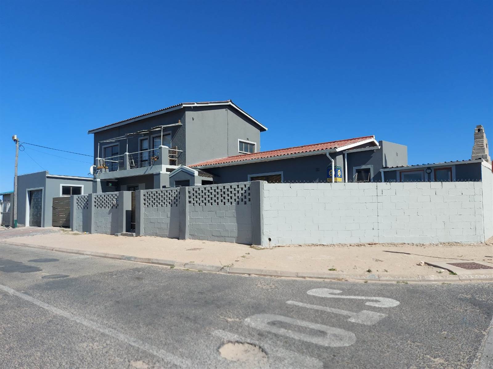 5 Bed House in Diazville photo number 1