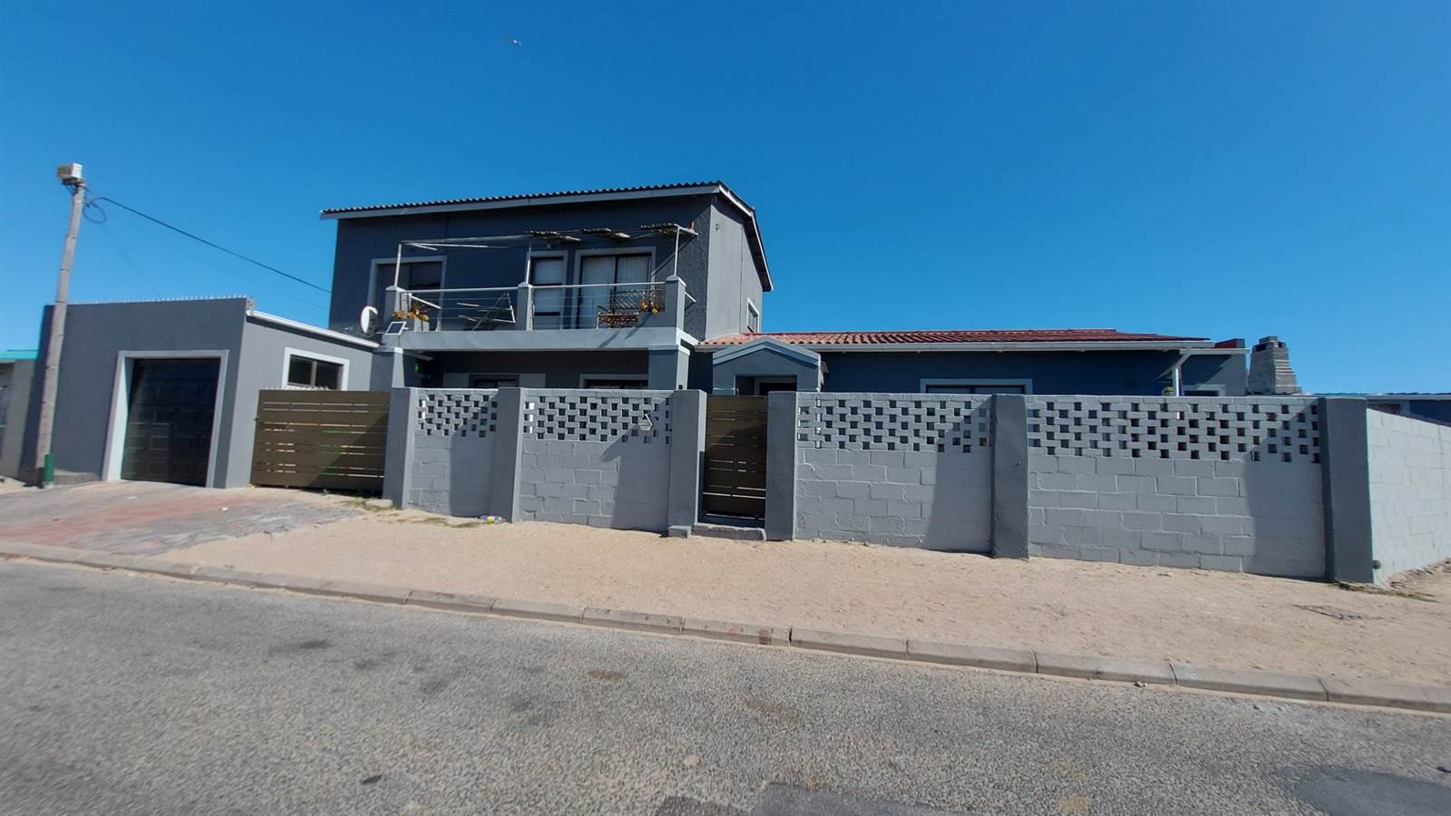5 Bed House in Diazville photo number 2