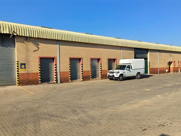 1 200  m² Industrial space