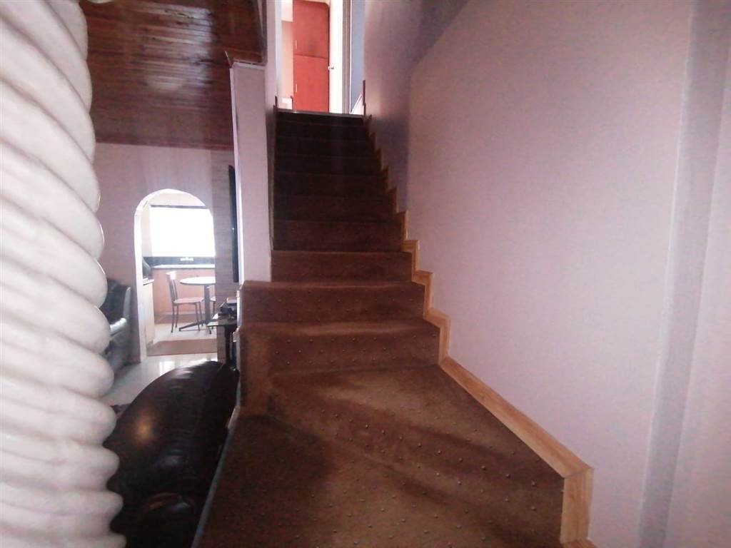 4 Bed House in Westcliff photo number 6