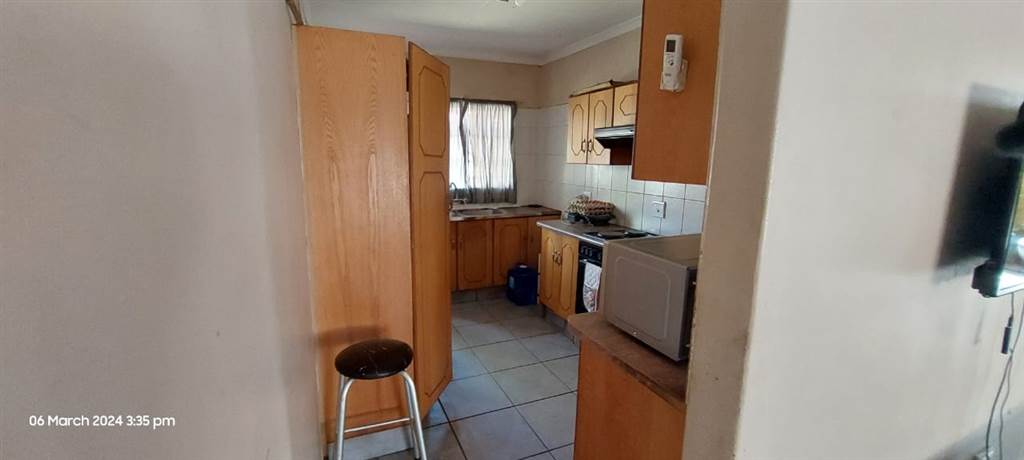 3 Bed Townhouse in Protea Park photo number 16