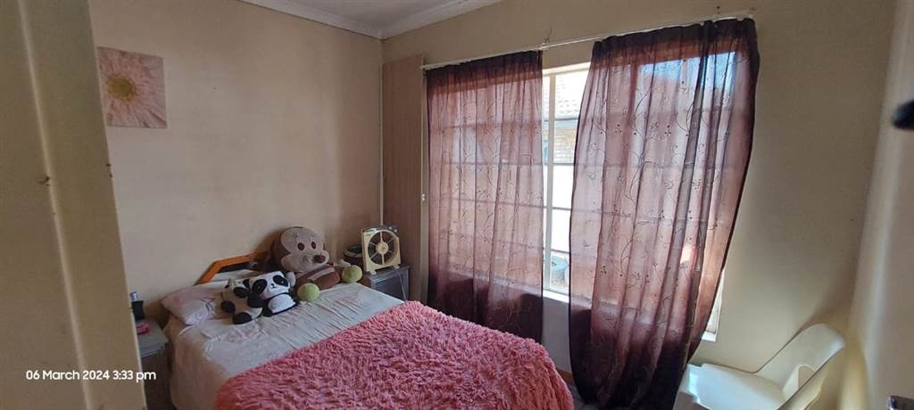 3 Bed Townhouse in Protea Park photo number 26