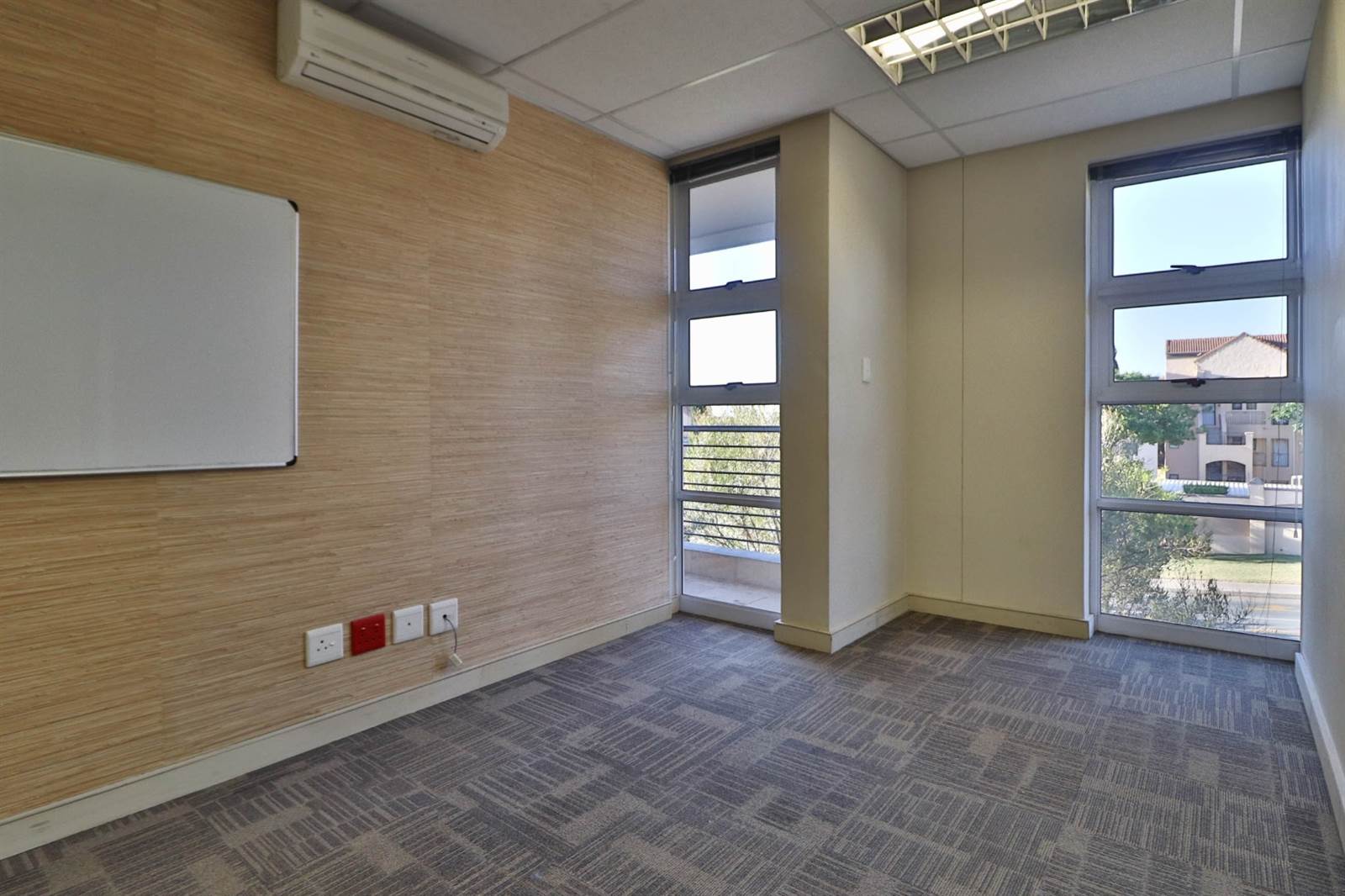 560  m² Commercial space in Lonehill photo number 30