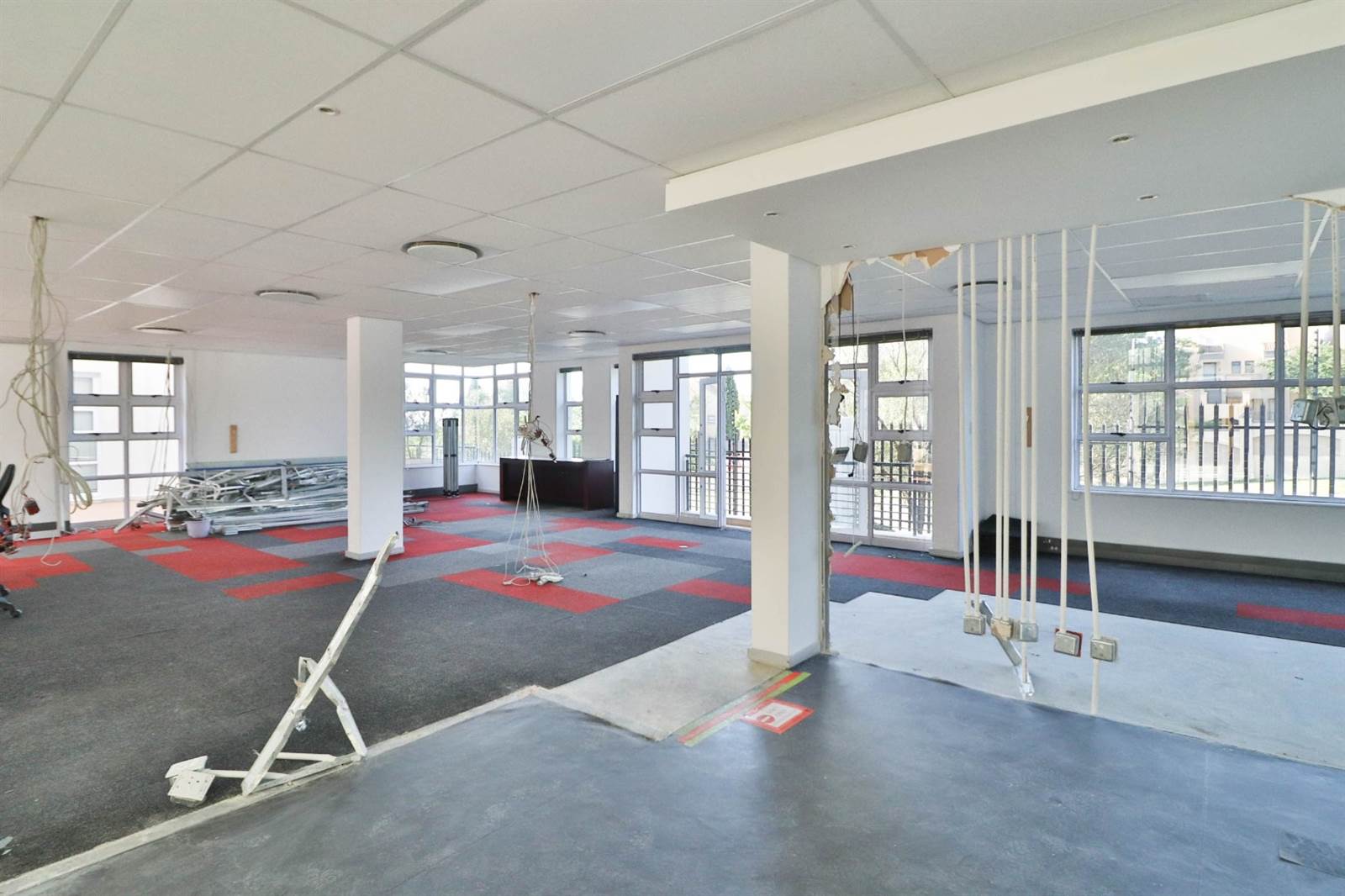 560  m² Commercial space in Lonehill photo number 19