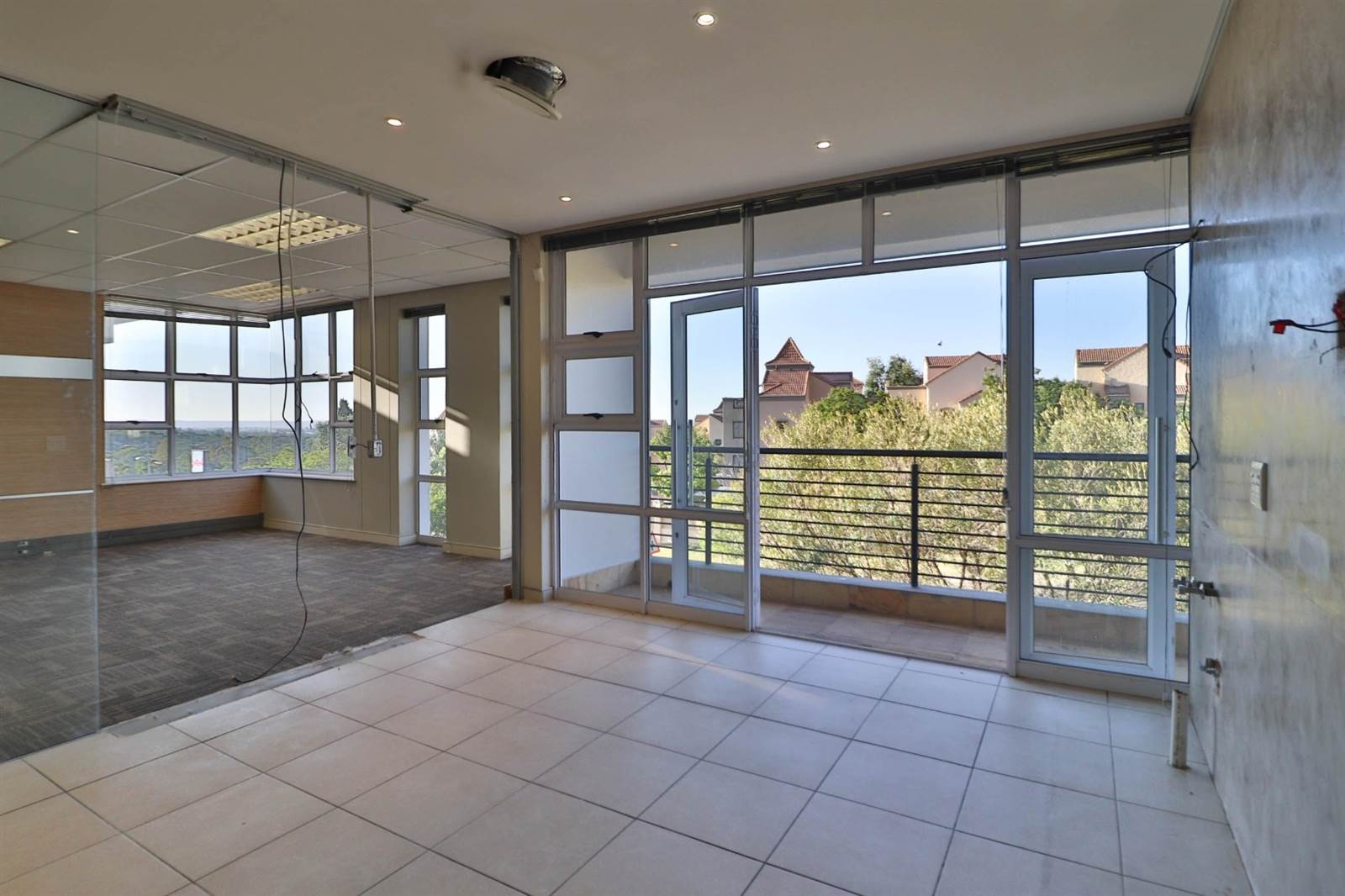 560  m² Commercial space in Lonehill photo number 8
