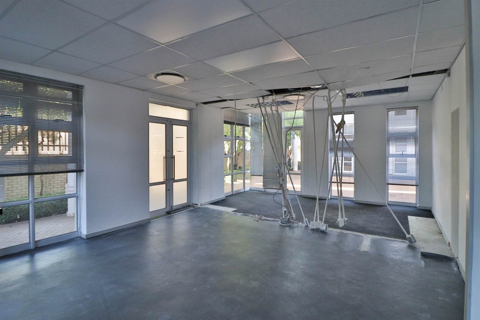 560  m² Commercial space in Lonehill photo number 22