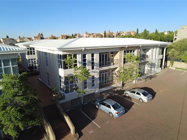 560  m² Commercial space