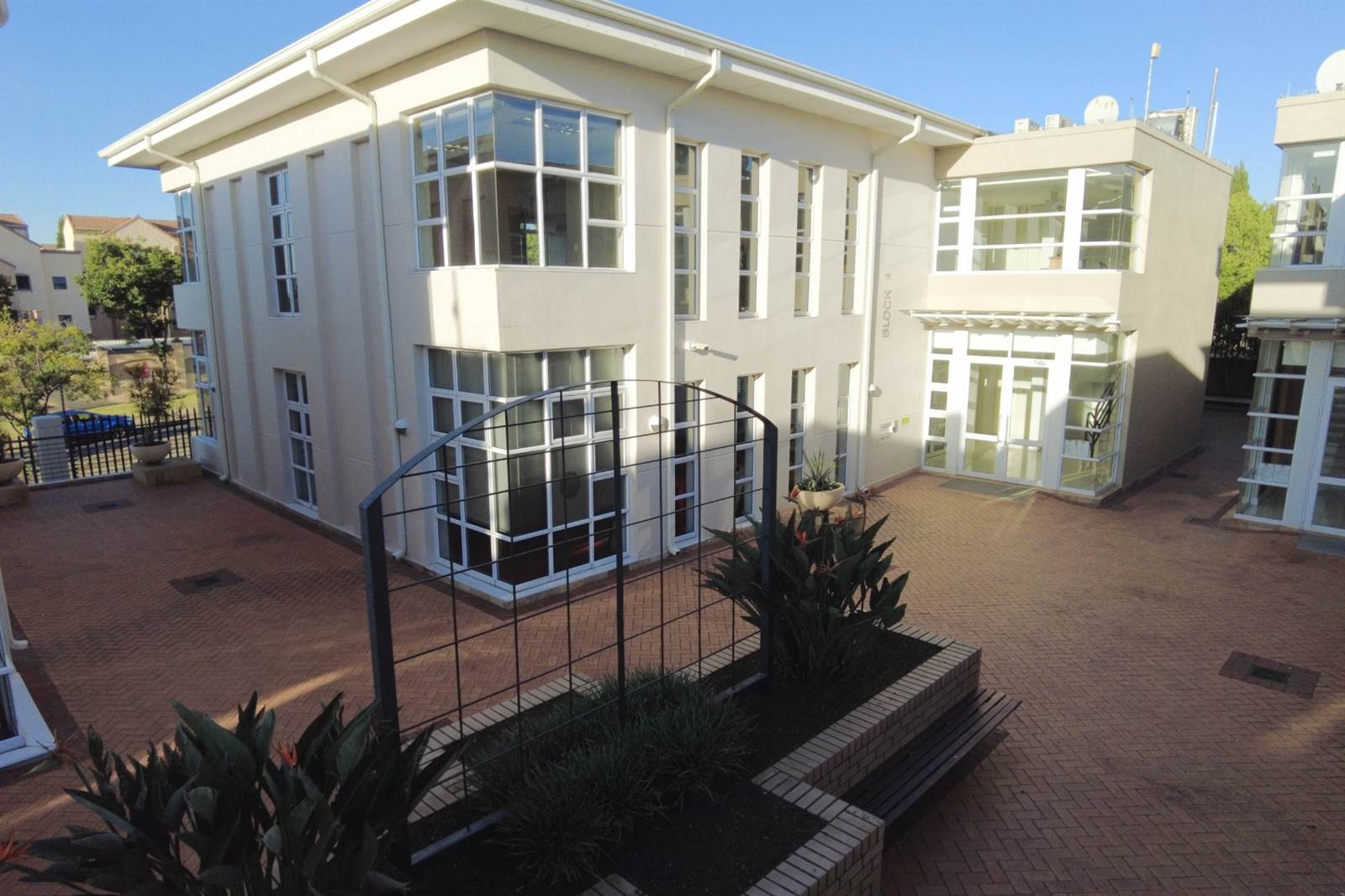 560  m² Commercial space in Lonehill photo number 2