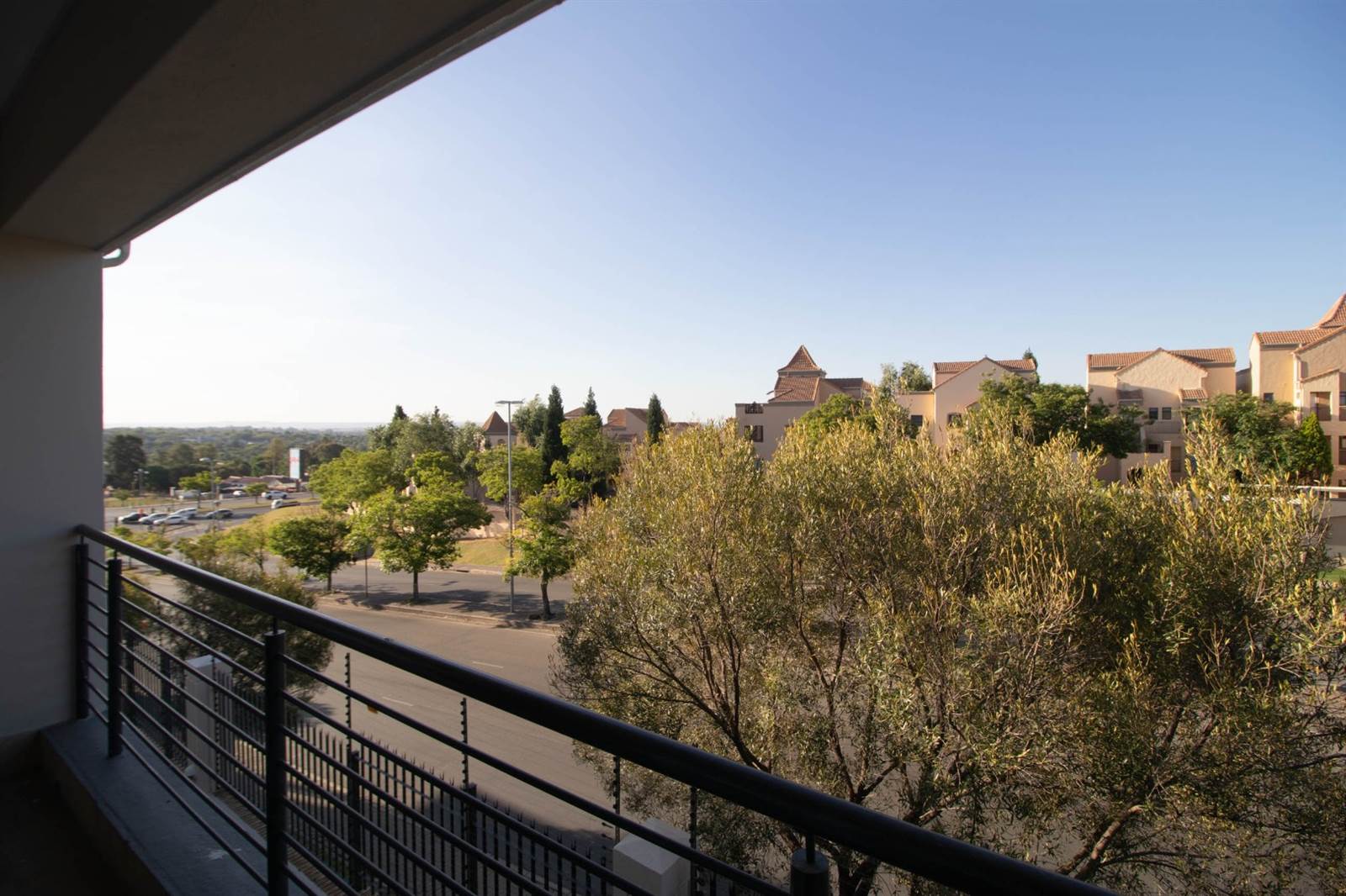 560  m² Commercial space in Lonehill photo number 6