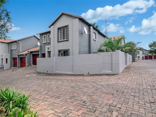 3 Bedroom Townhouse 3 Bedroom Townhouse