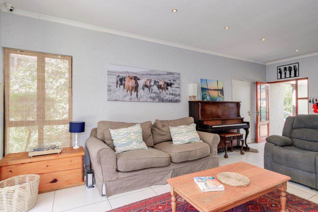 3 Bed House in Douglasdale photo number 9