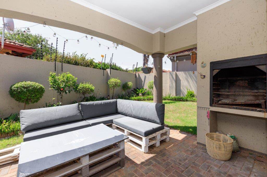 3 Bed House in Douglasdale photo number 12