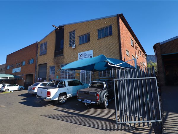 760  m² Commercial space in Delville