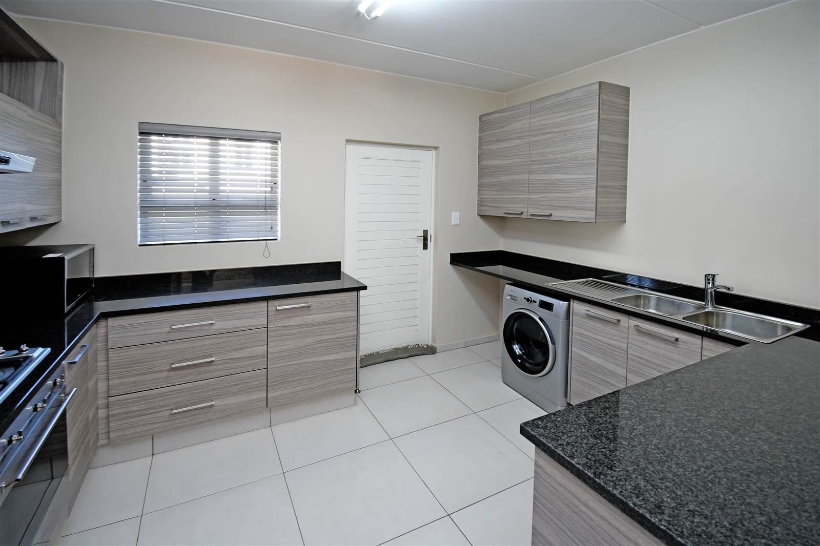 3 Bed House in Fourways photo number 14