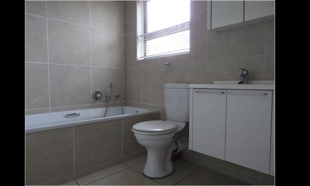 1 Bed Apartment in Sunninghill photo number 20