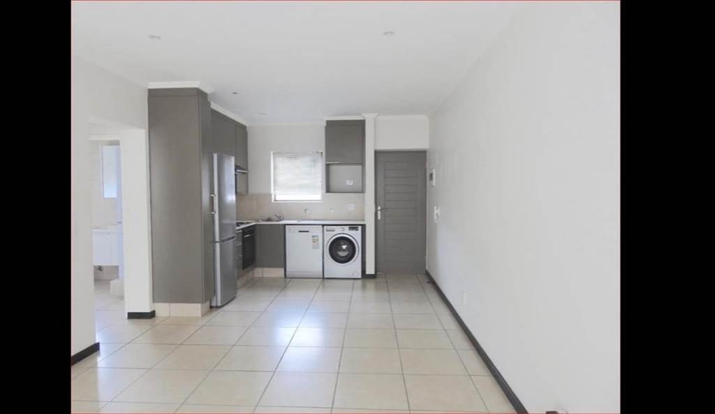 1 Bed Apartment in Sunninghill photo number 10