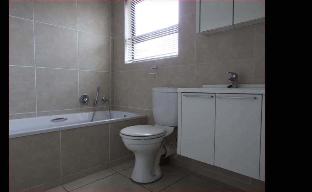 1 Bed Apartment in Sunninghill photo number 22