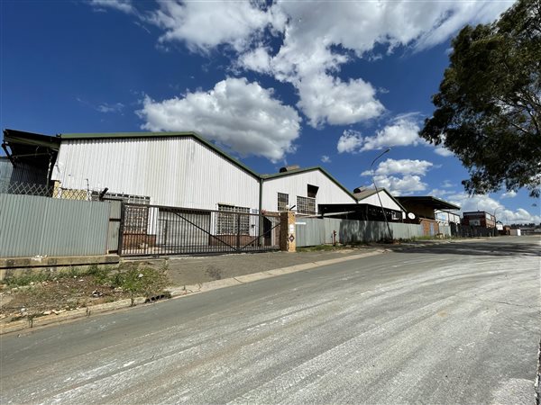 3 700 m² Industrial space 3 700 m² Industrial space
