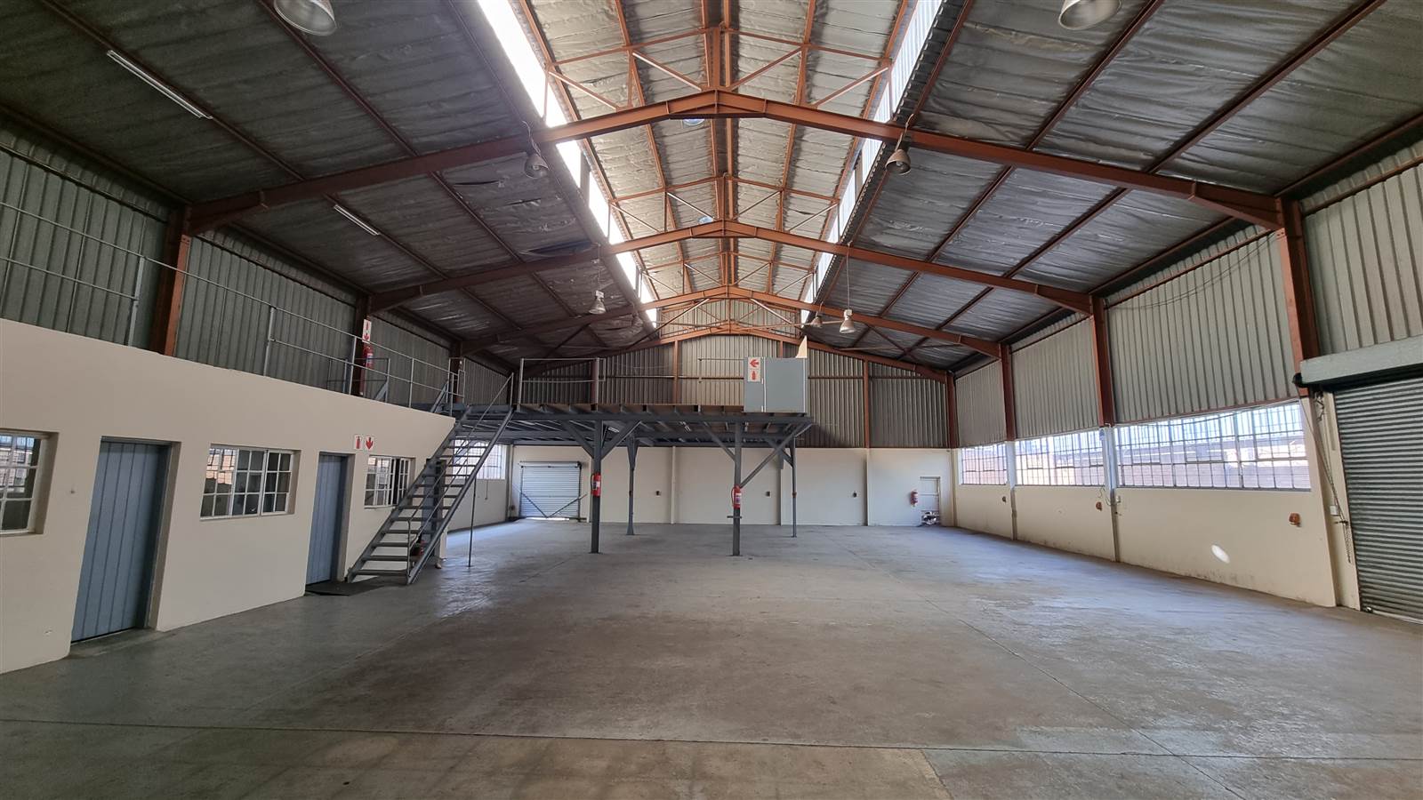 810  m² Industrial space in Jet Park photo number 1