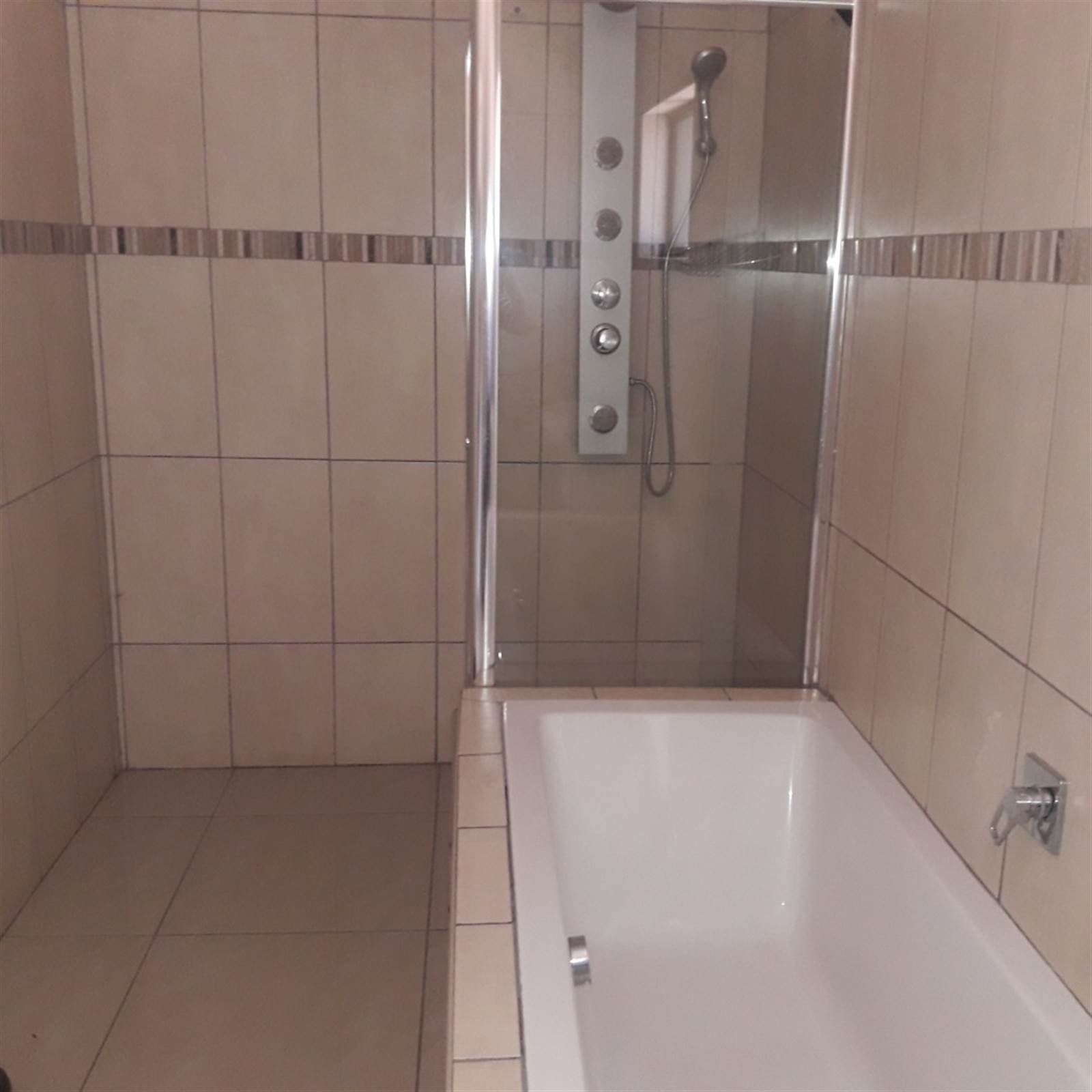 3 Bed Apartment in Louis Trichardt photo number 13