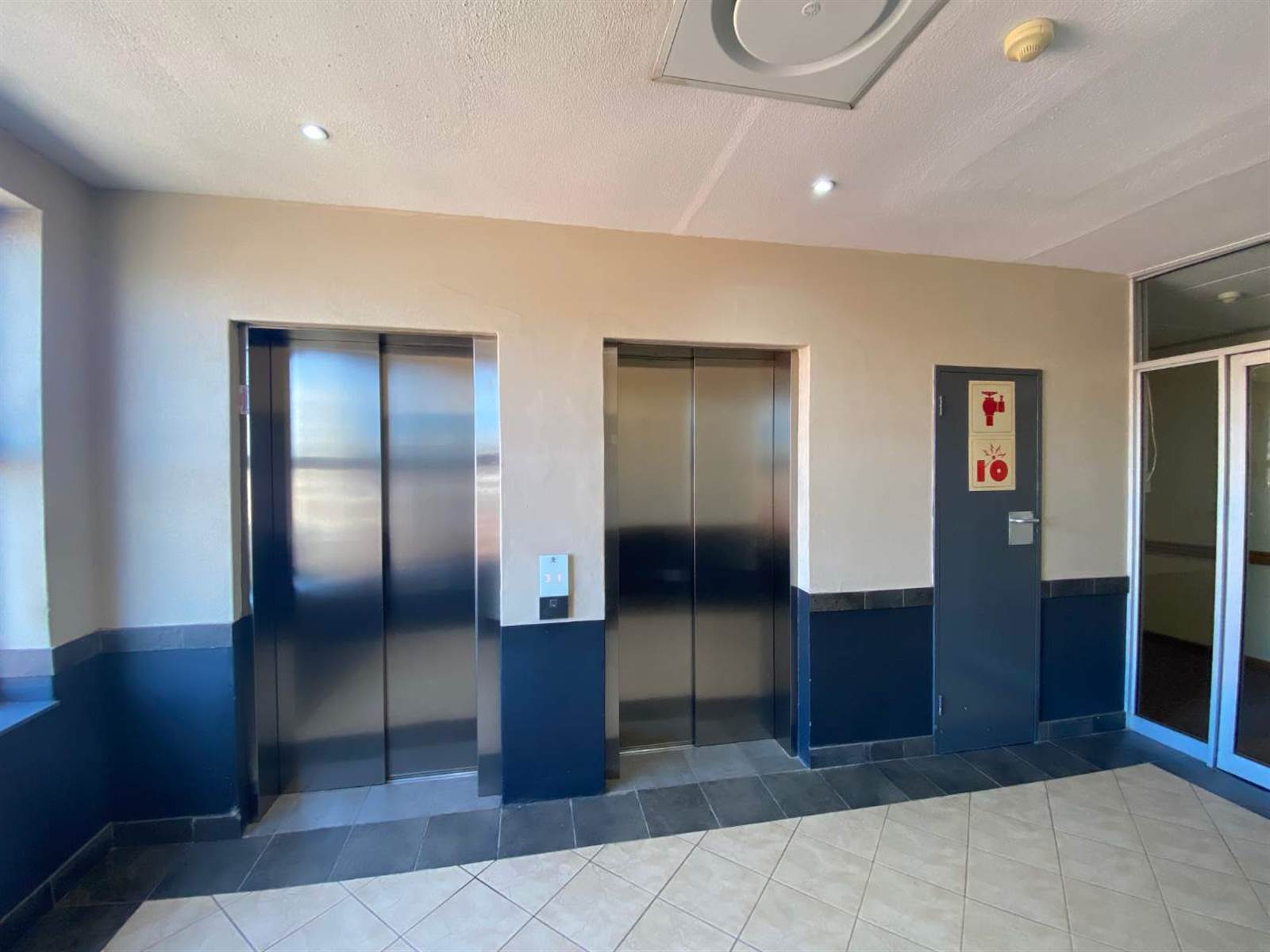 999.6  m² Office Space in Pinetown Central photo number 3