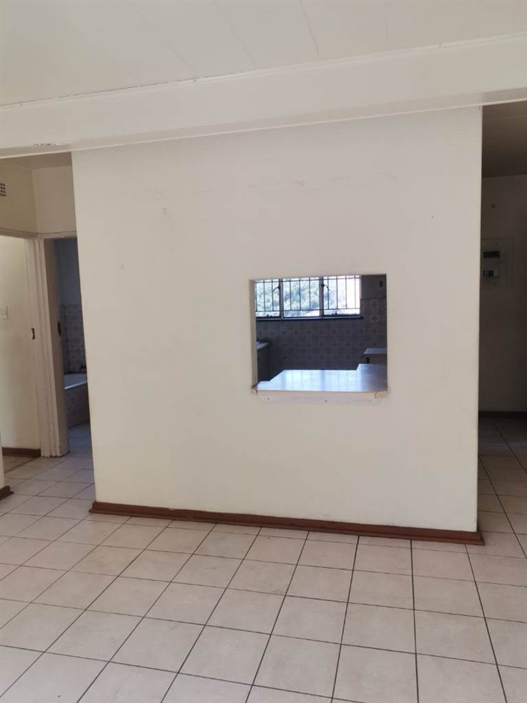 1 Bed Apartment in Germiston South photo number 5