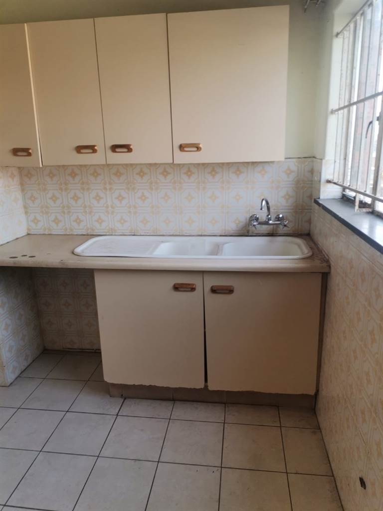 1 Bed Apartment in Germiston South photo number 4