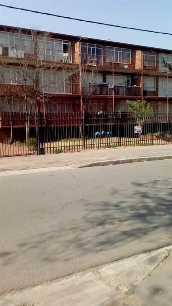 1 Bed Apartment in Germiston South photo number 1