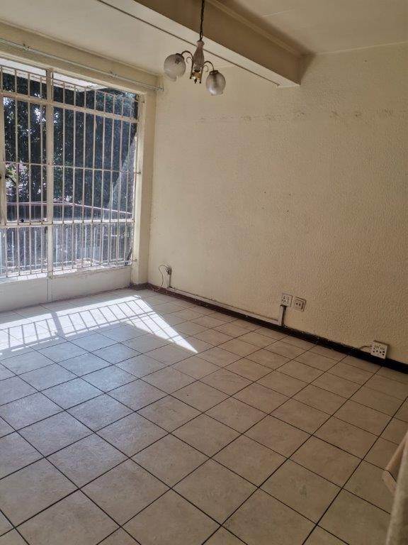 1 Bed Apartment in Germiston South photo number 8