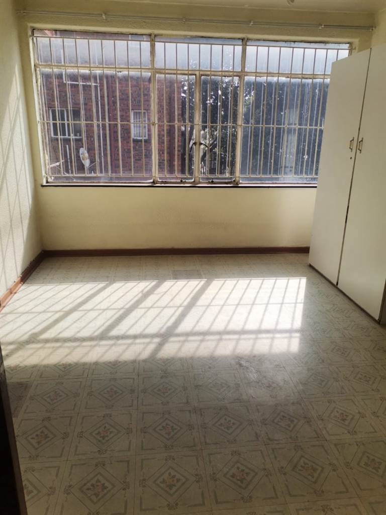 1 Bed Apartment in Germiston South photo number 7