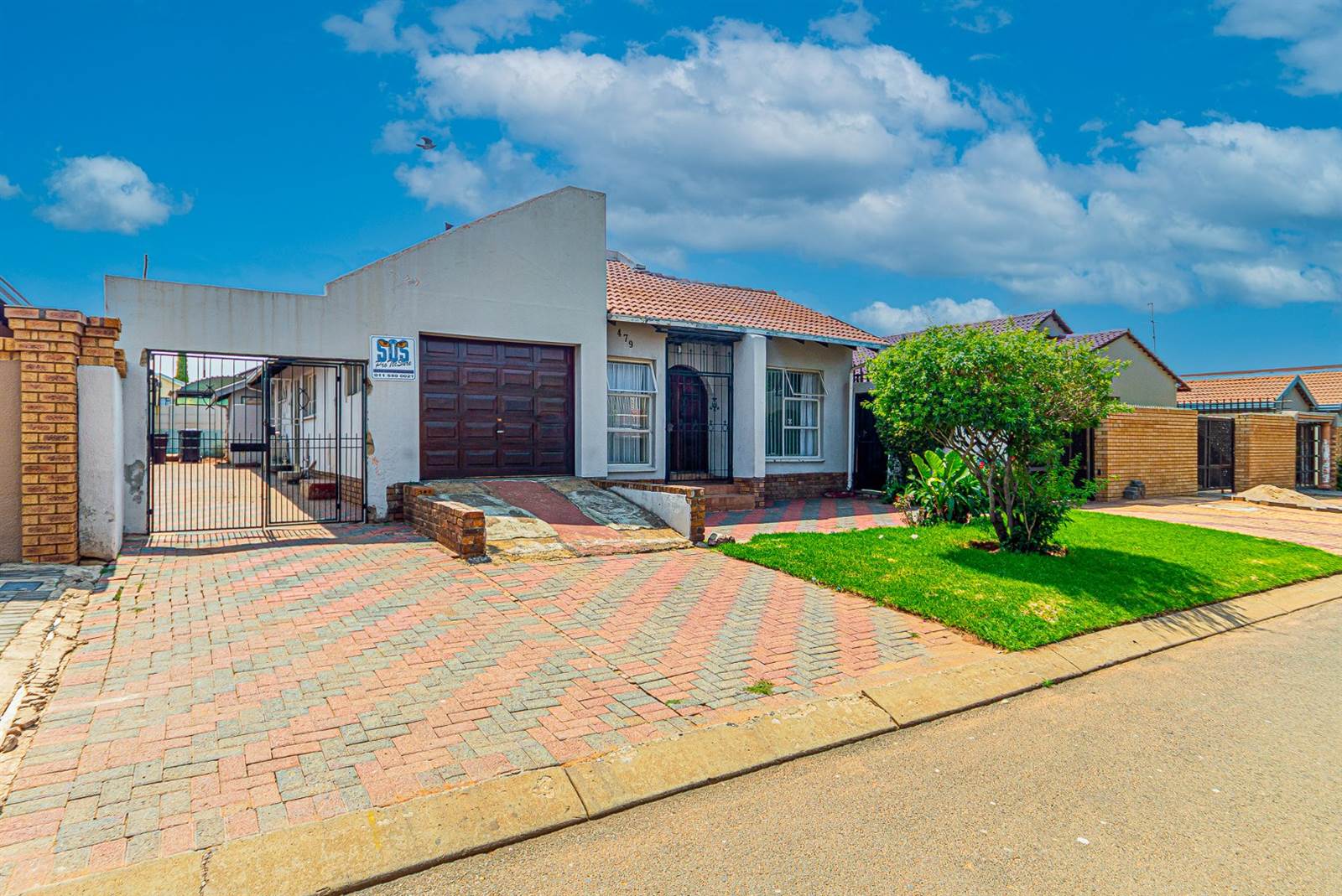 3 Bed House in Protea North photo number 1