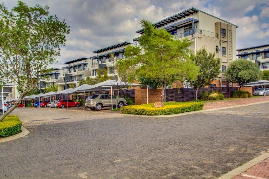 1 Bed Apartment in Fourways photo number 14