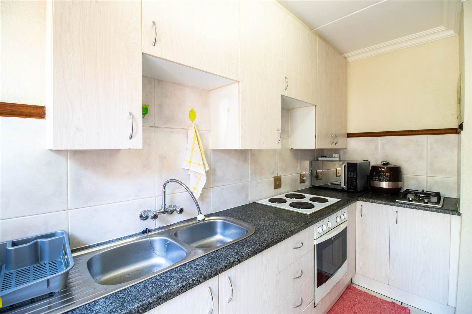 2 Bed Apartment in Sunninghill photo number 18