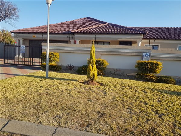 4 Bedroom House 4 Bedroom House