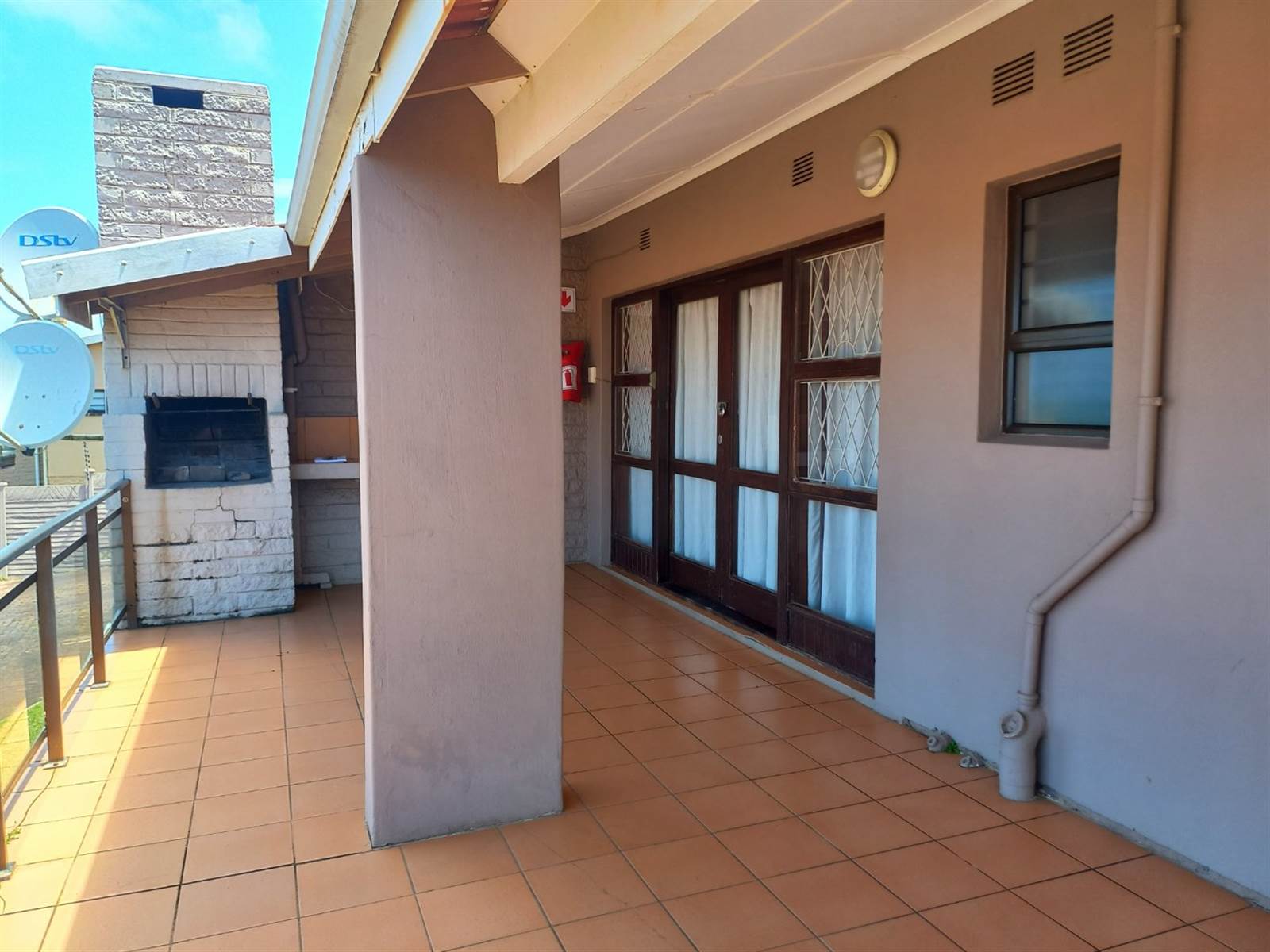 2 Bed Townhouse in Manaba photo number 3