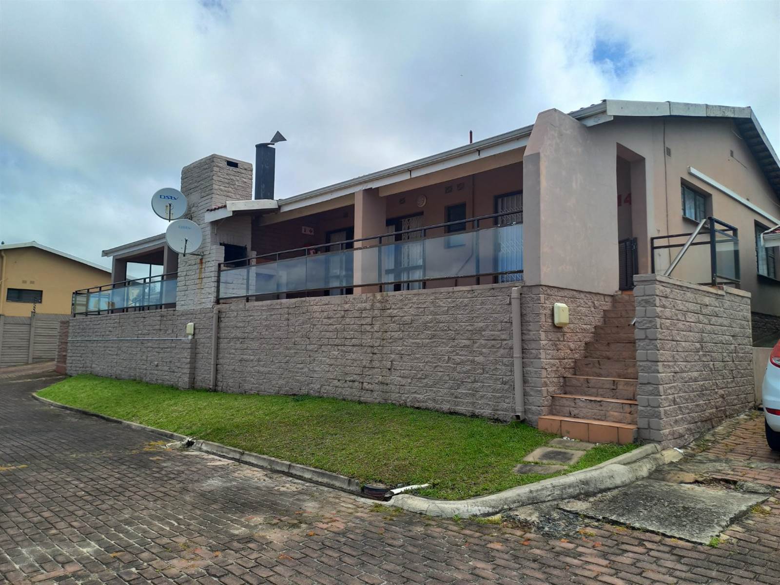 2 Bed Townhouse in Manaba photo number 1