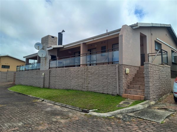 2 Bed Townhouse in Manaba