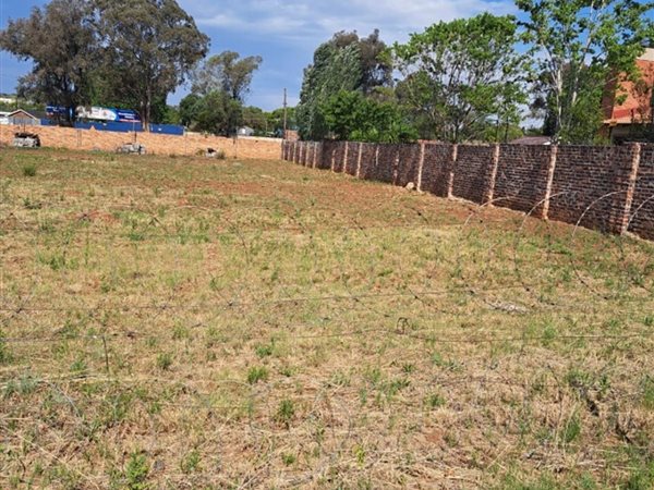 1 630 m² Land