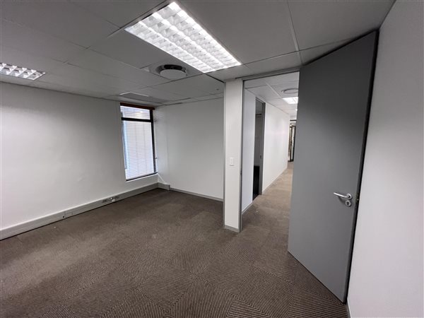 145  m² Commercial space